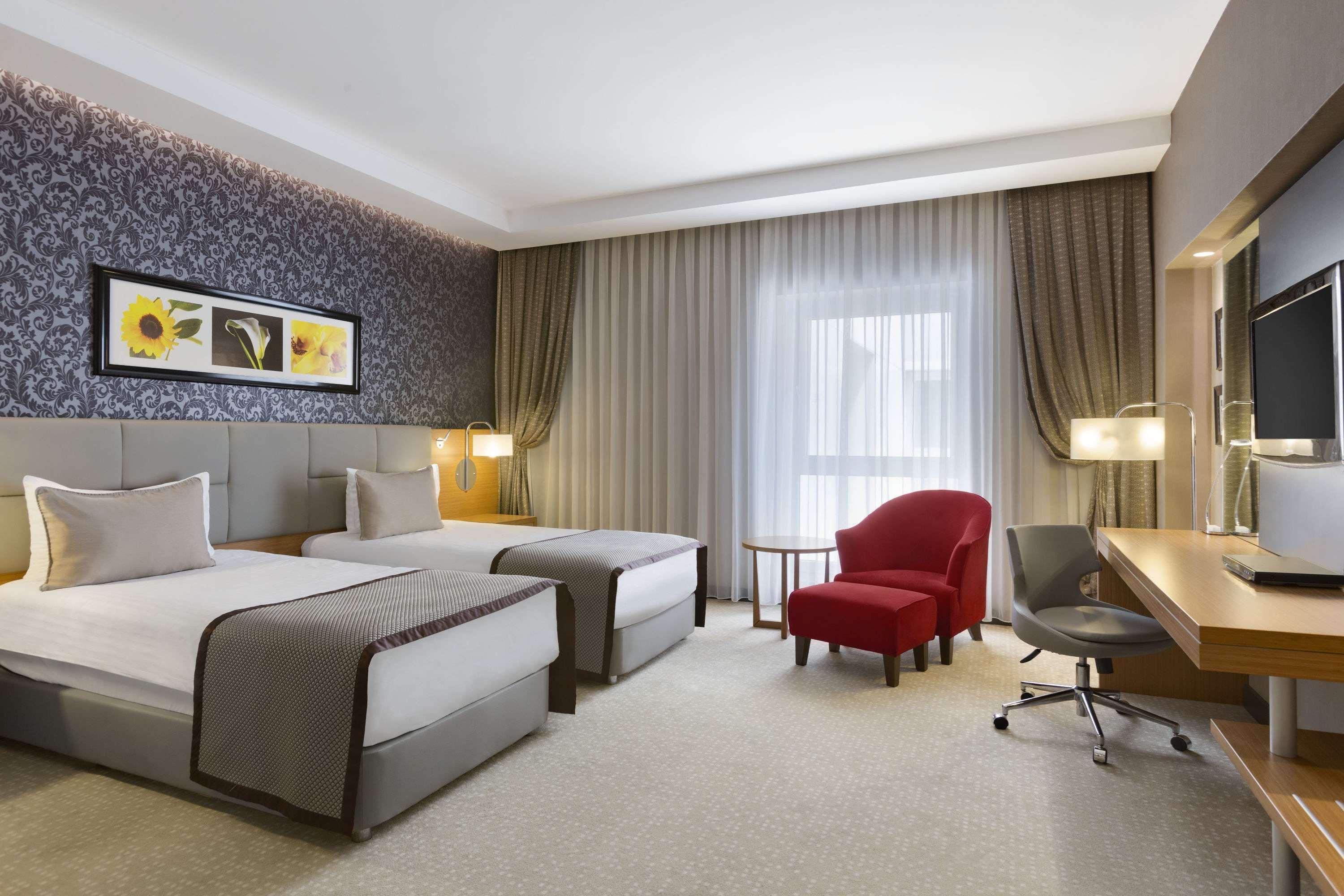 ホテル ラマダ プラザ バイ ウィンダム イズミット コジャエリ エクステリア 写真 A room at the hotel