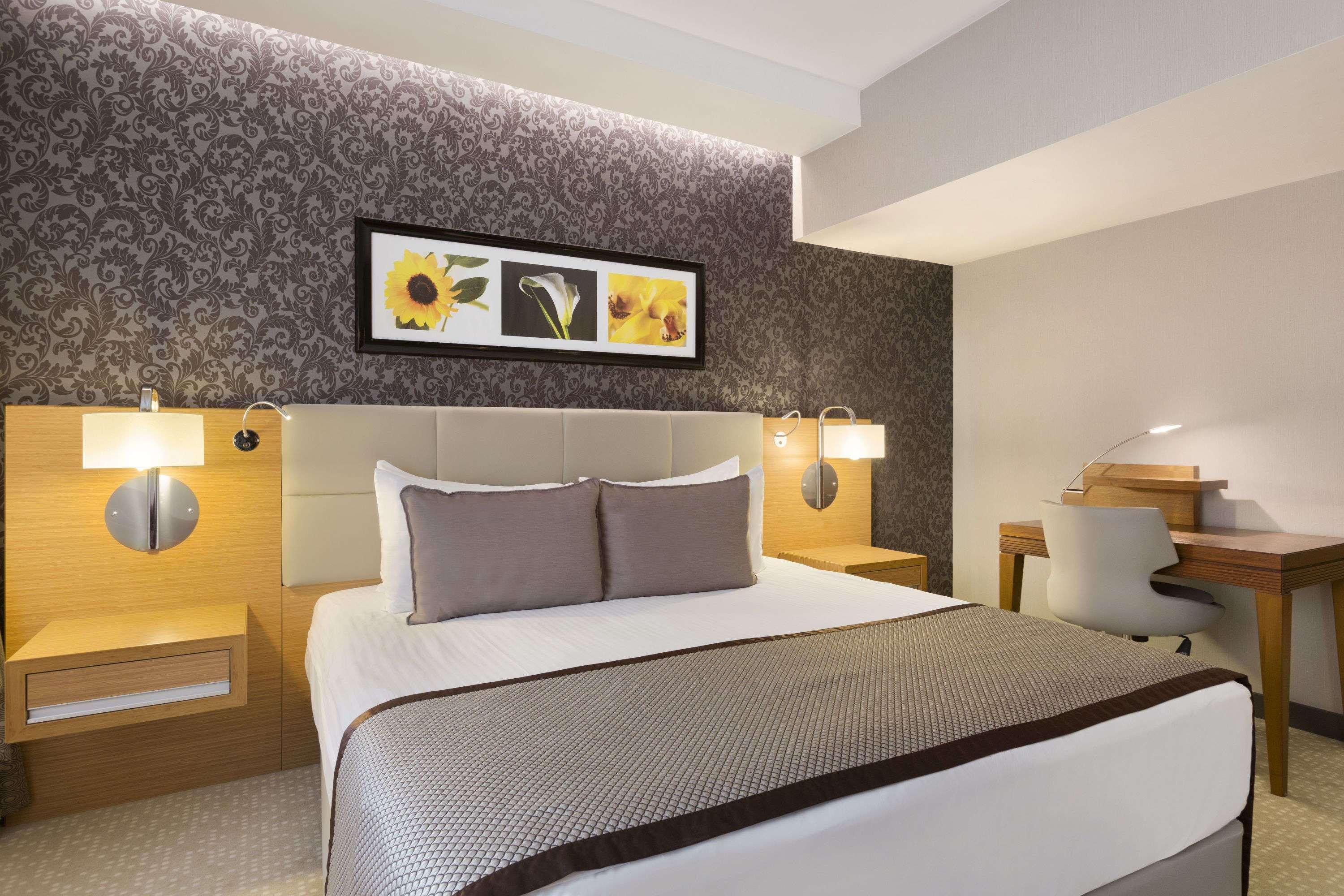 ホテル ラマダ プラザ バイ ウィンダム イズミット コジャエリ エクステリア 写真 A bedroom at the hotel