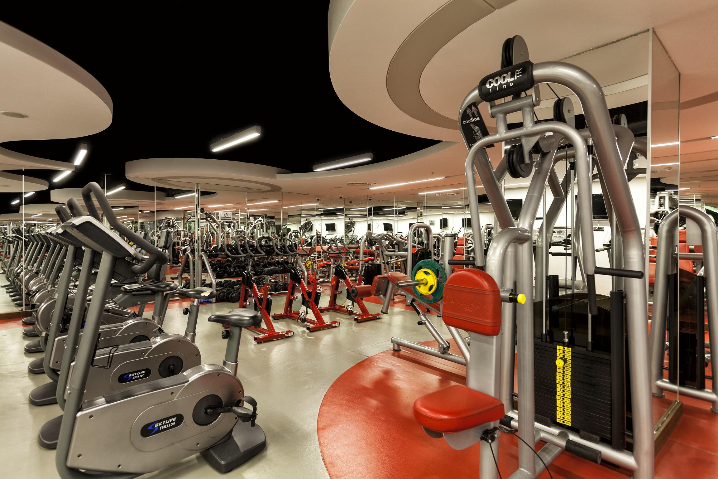 ホテル ラマダ プラザ バイ ウィンダム イズミット コジャエリ エクステリア 写真 A Virgin Active gym in London