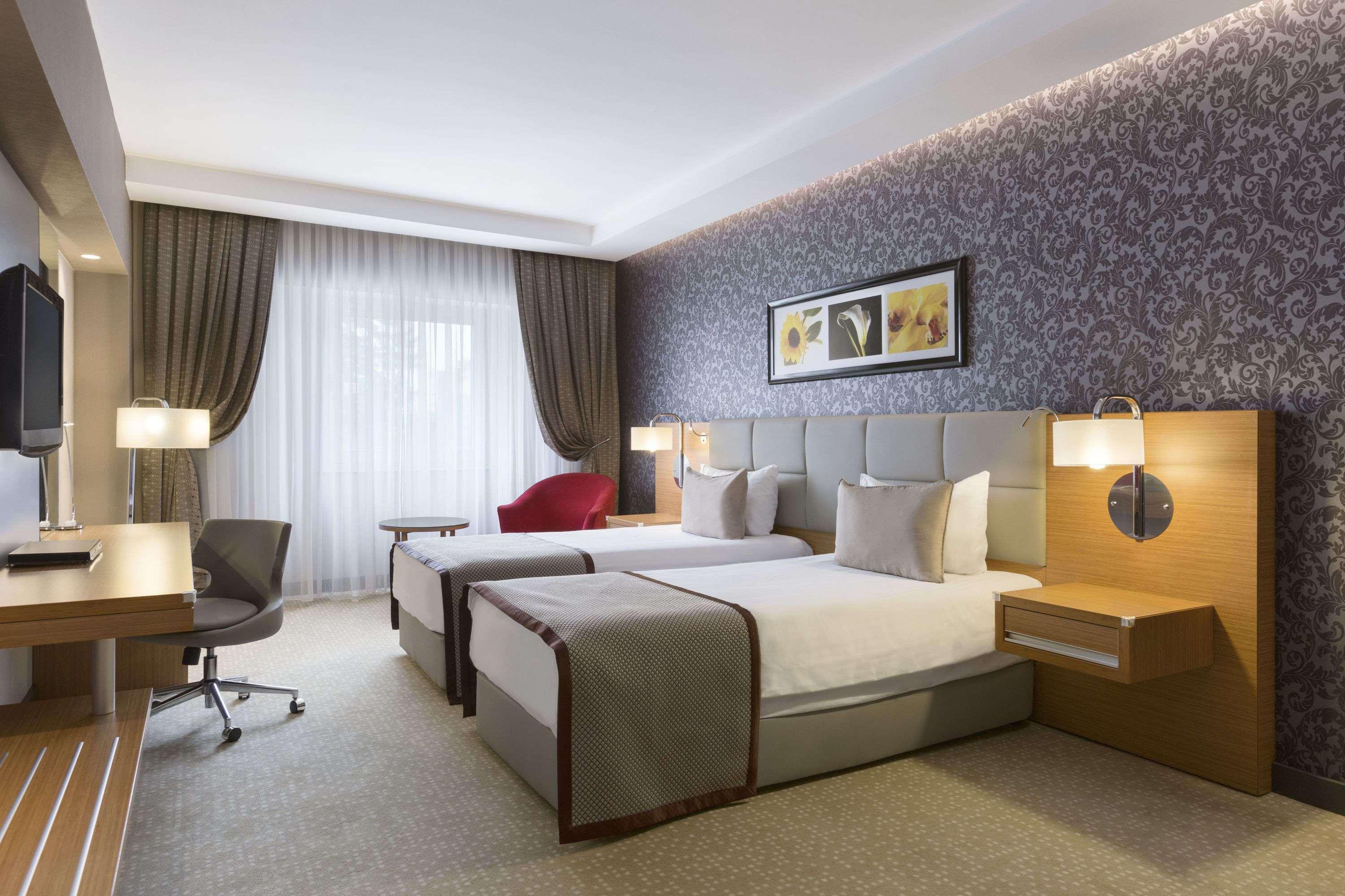 ホテル ラマダ プラザ バイ ウィンダム イズミット コジャエリ エクステリア 写真 A room at the hotel