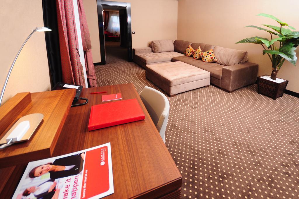 ホテル ラマダ プラザ バイ ウィンダム イズミット コジャエリ エクステリア 写真 A suite at the hotel
