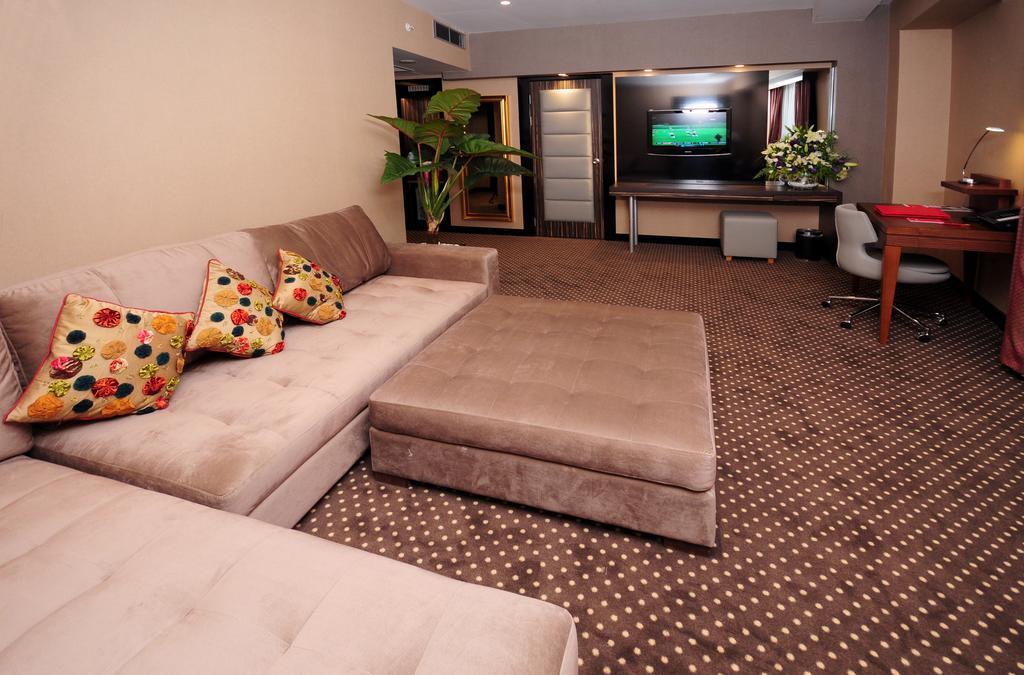 ホテル ラマダ プラザ バイ ウィンダム イズミット コジャエリ エクステリア 写真 A suite at the hotel