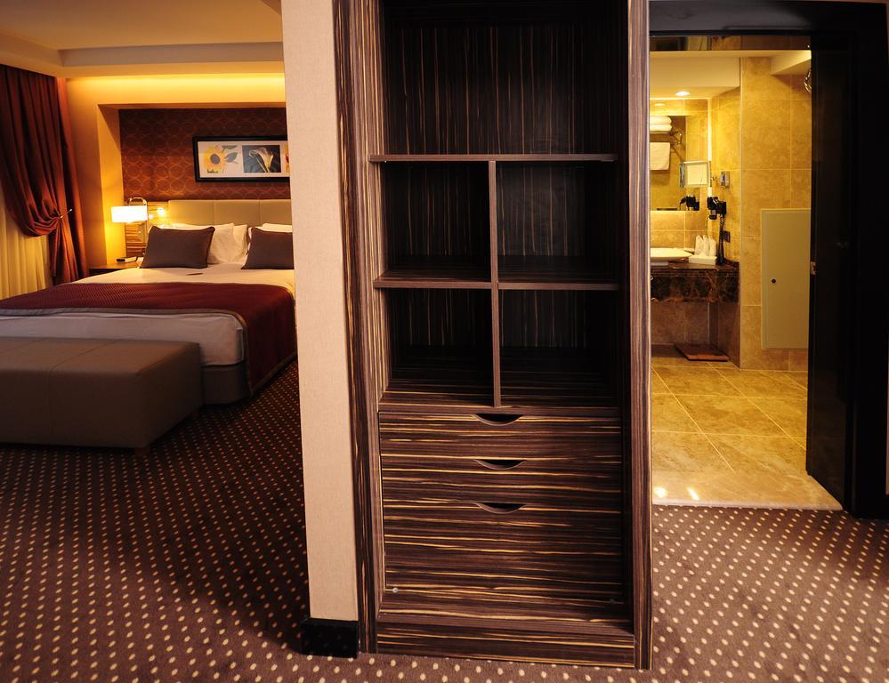ホテル ラマダ プラザ バイ ウィンダム イズミット コジャエリ エクステリア 写真 A room at the hotel
