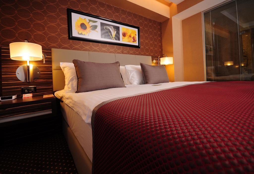 ホテル ラマダ プラザ バイ ウィンダム イズミット コジャエリ エクステリア 写真 A bedroom