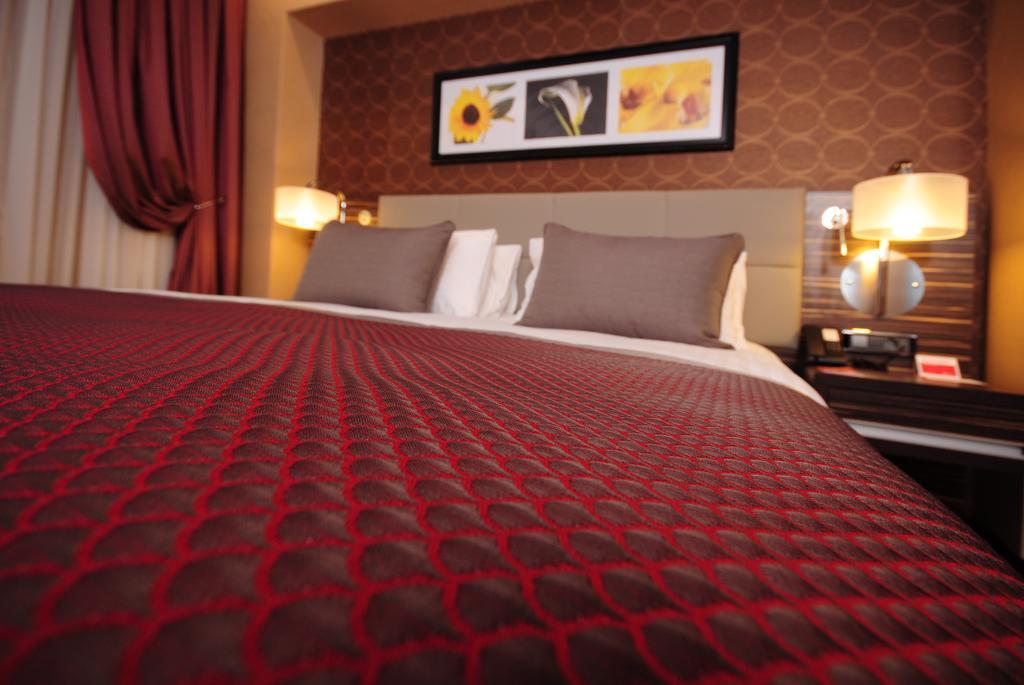 ホテル ラマダ プラザ バイ ウィンダム イズミット コジャエリ エクステリア 写真 A bed