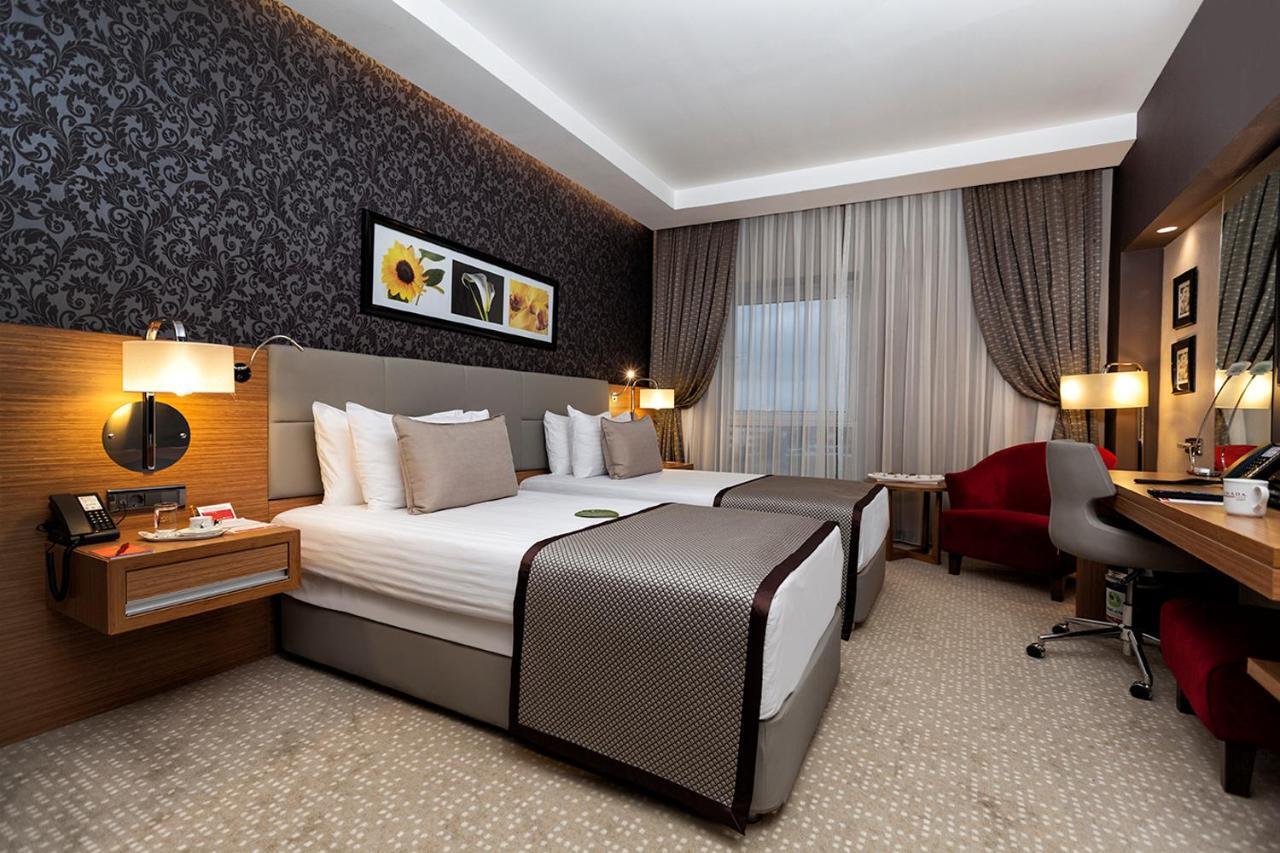 ホテル ラマダ プラザ バイ ウィンダム イズミット コジャエリ 部屋 写真 A room at the hotel