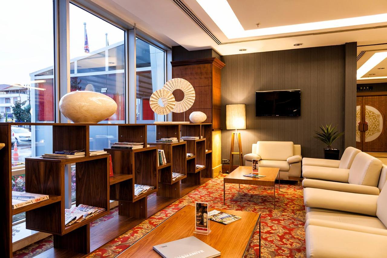 ホテル ラマダ プラザ バイ ウィンダム イズミット コジャエリ エクステリア 写真 The lounge at the airport